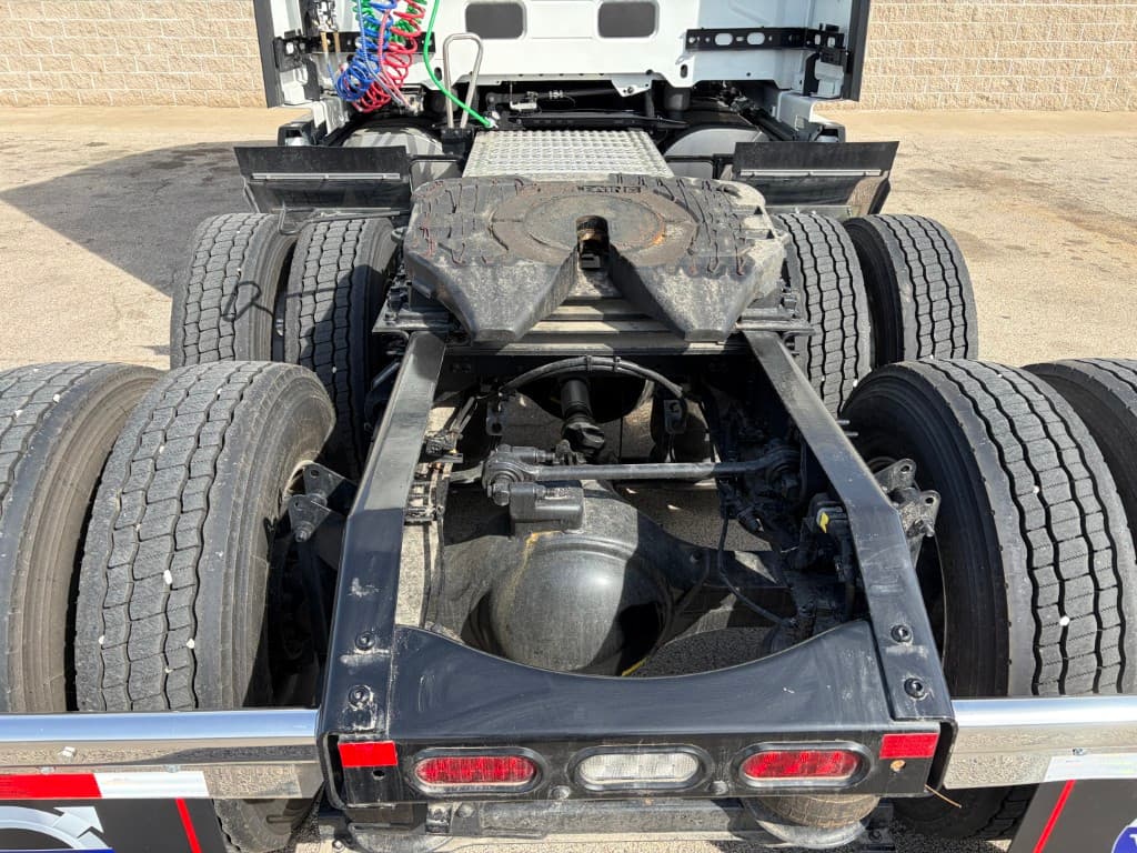 2027 Volvo VNL 860 — photo 6