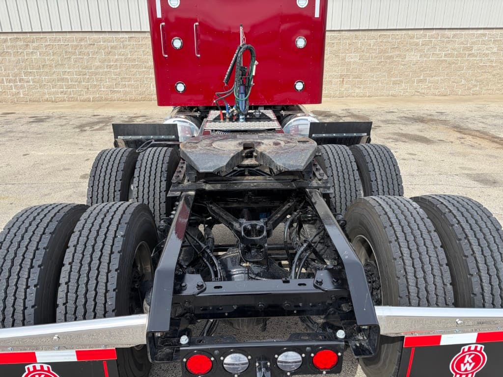 2027 Kenworth W900 — photo 6