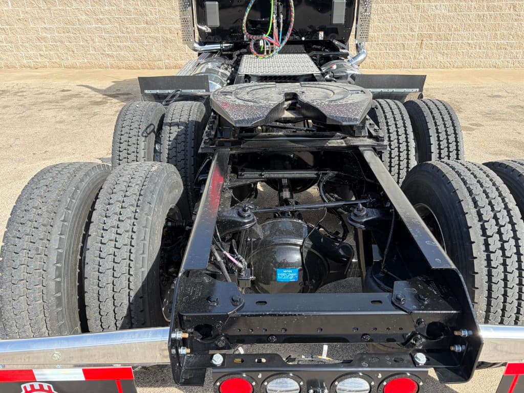 2027 Kenworth T880 — photo 6