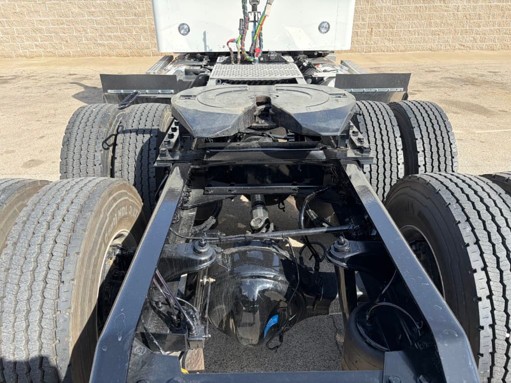 2027 Kenworth W900 — photo 6