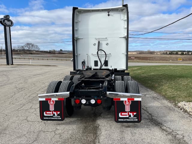 2022 Kenworth T680 — photo 6