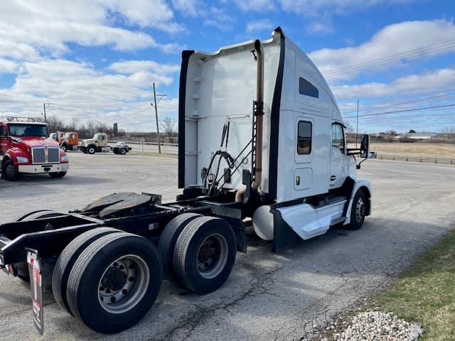 2022 Kenworth T680 — photo 4