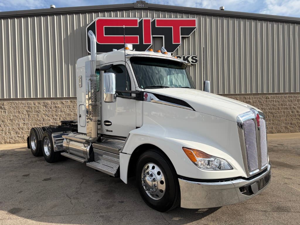 2027 Kenworth T680 — photo 3