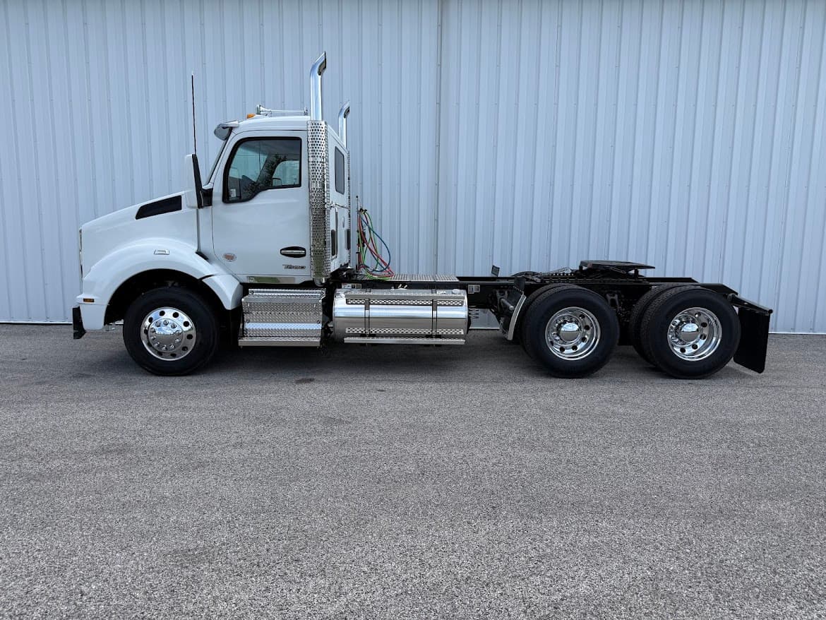 2027 Kenworth T880 — photo 2