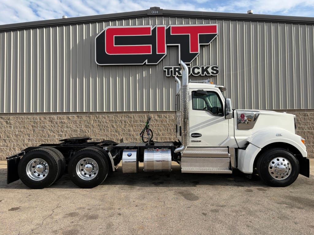 2027 Kenworth W990 — photo 4