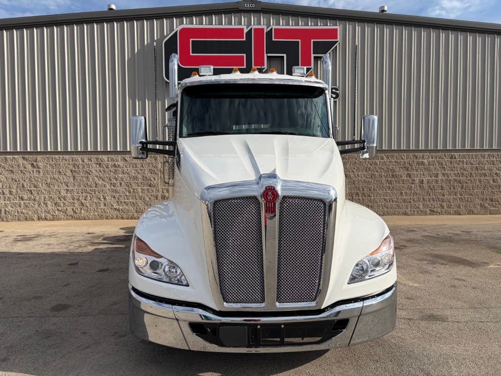 2027 Kenworth T680 — photo 2