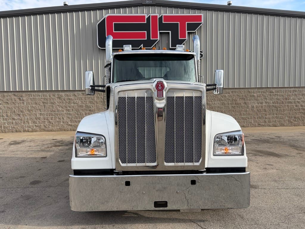 2027 Kenworth W990 — photo 2