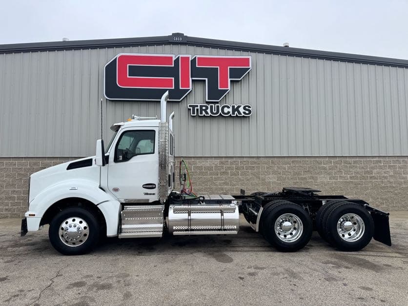 2027 Kenworth T880 — photo 6