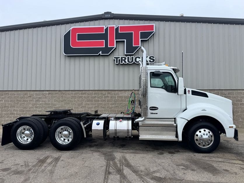 2027 Kenworth T880 — photo 4
