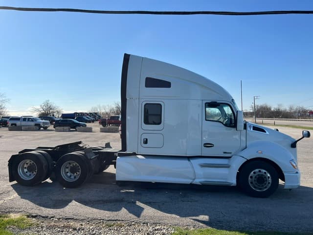 2022 Kenworth T680 — photo 4