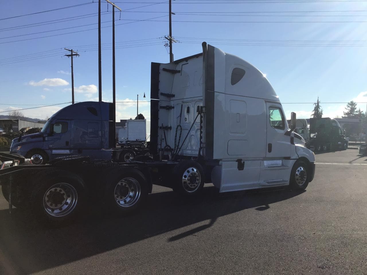 2020 Freightliner Cascadia — photo 2