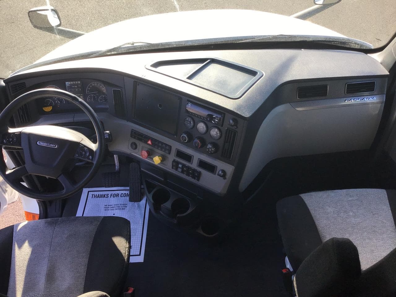 2020 Freightliner Cascadia — photo 9