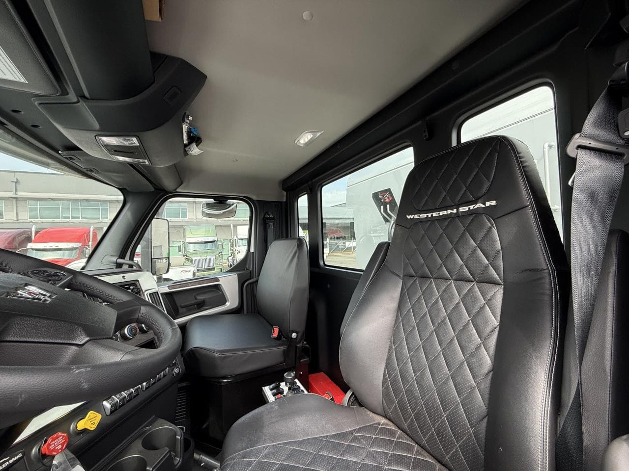 2025 Western Star 47X — photo 10