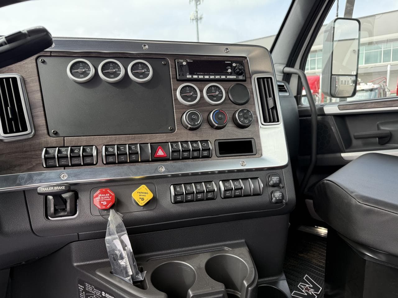 2025 Western Star 47X — photo 9