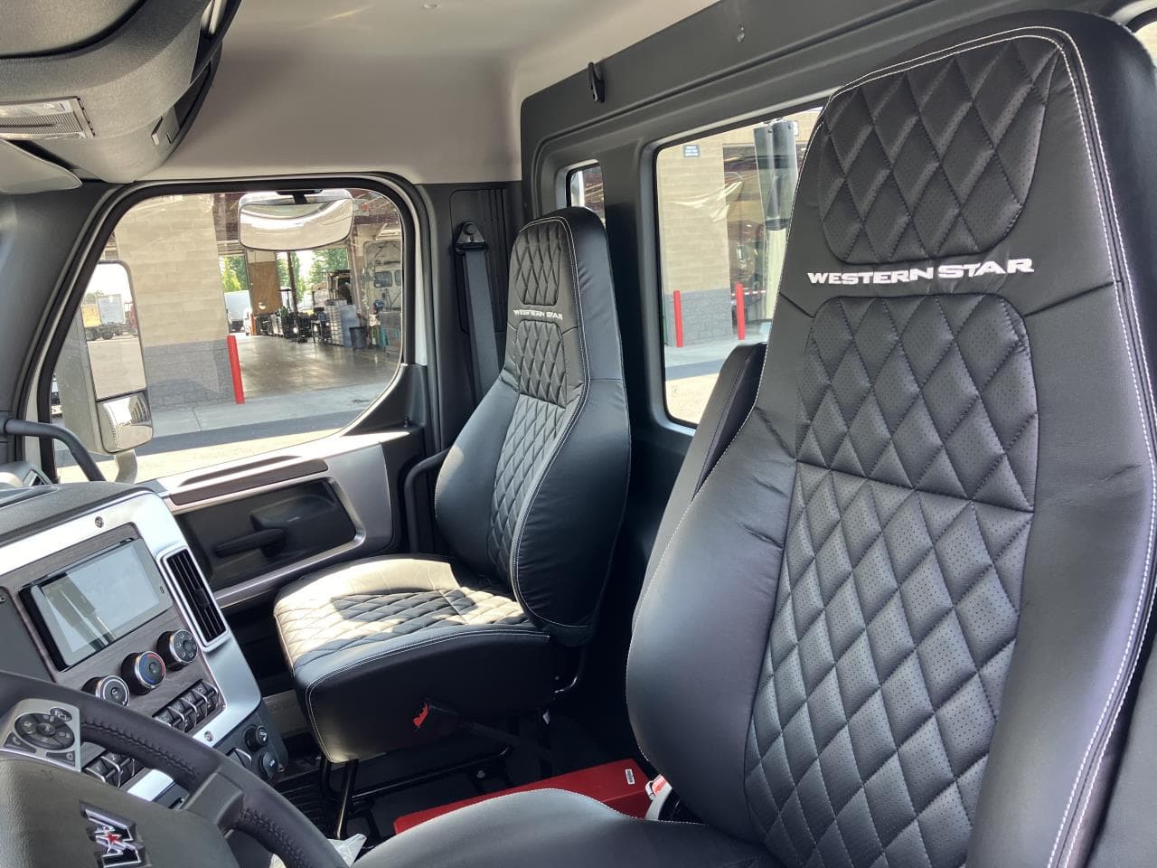 2025 Western Star 49X — photo 8