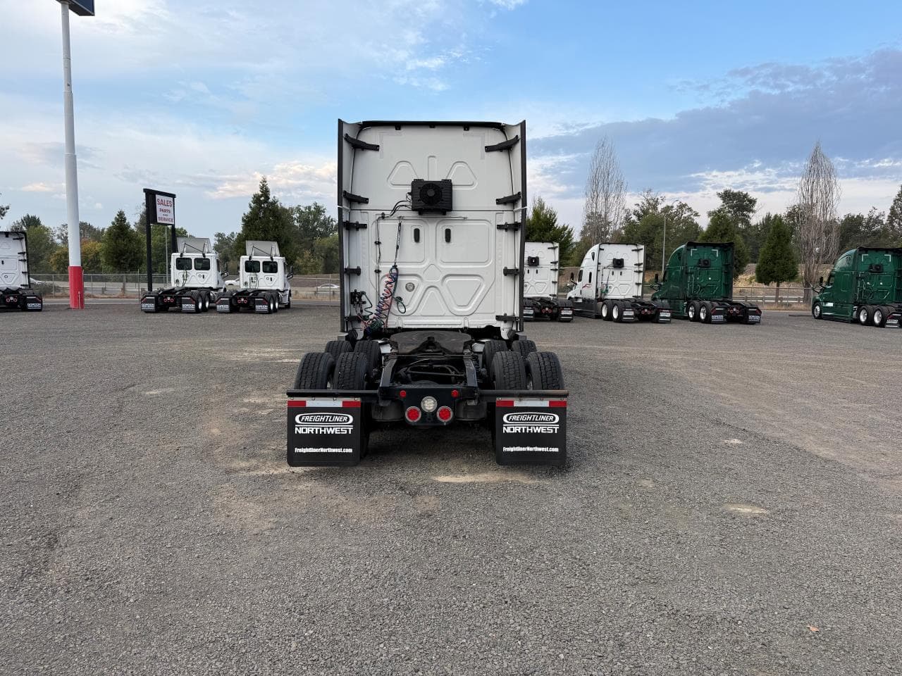2021 Freightliner Cascadia — photo 5