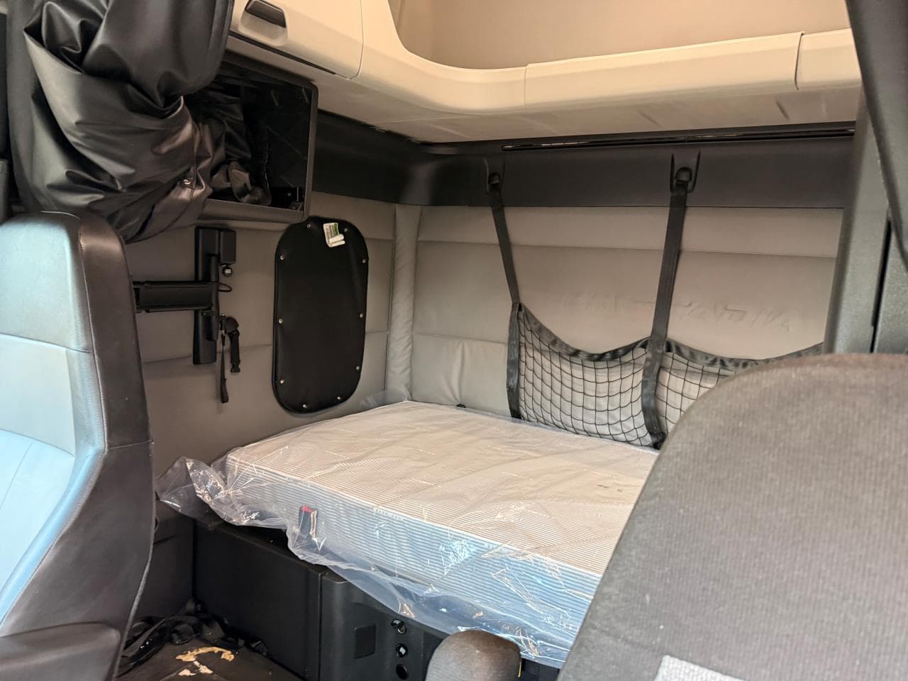 2021 Freightliner Cascadia — photo 7