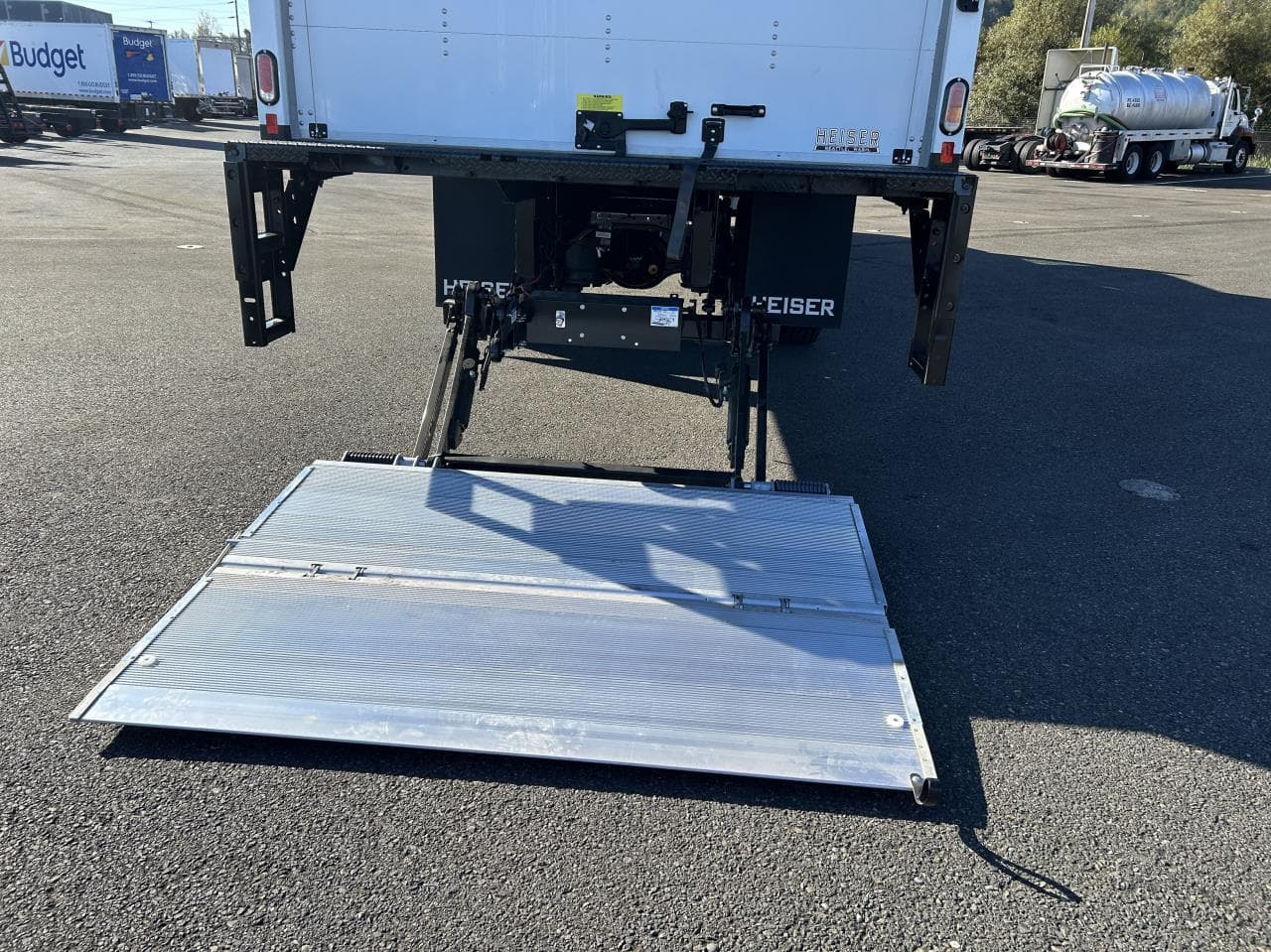 2025 Freightliner M2 106 — photo 10