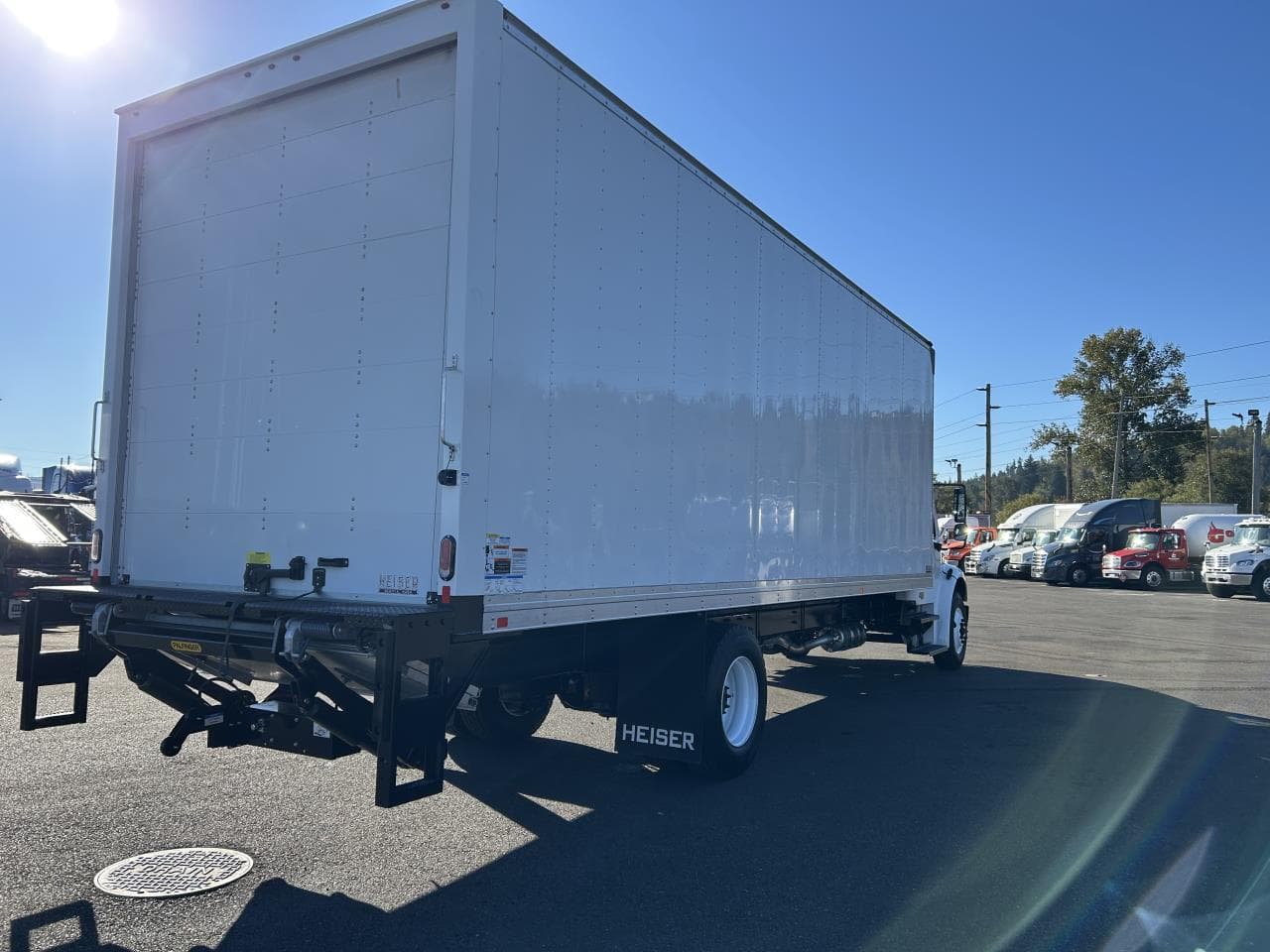 2025 Freightliner M2 106 — photo 5