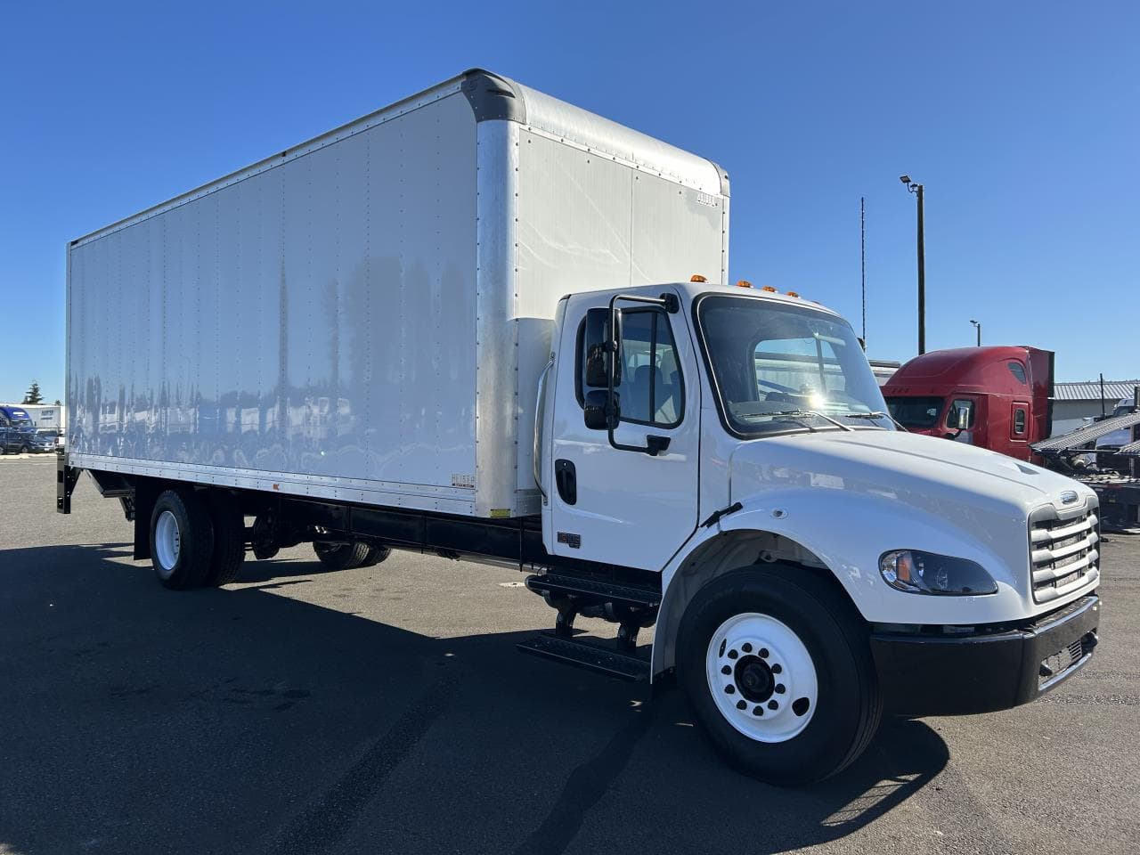 2025 Freightliner M2 106 — photo 6