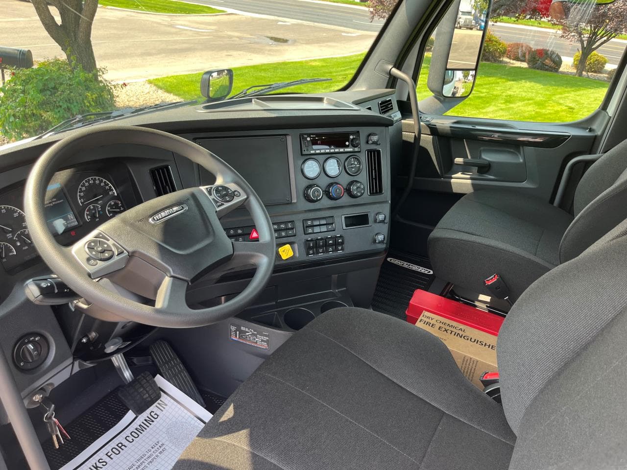 2025 Freightliner Cascadia — photo 8