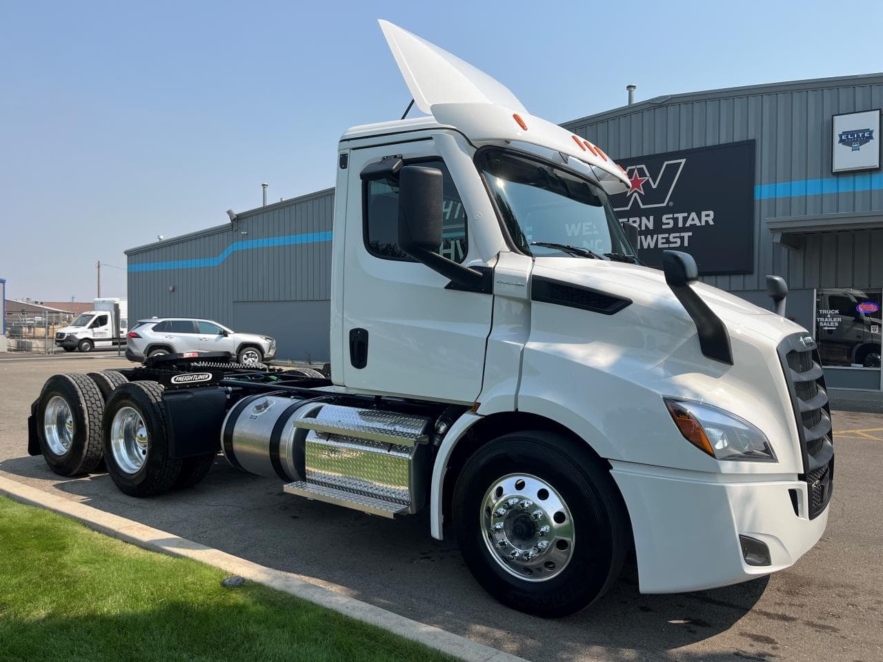 2025 Freightliner Cascadia — photo 6