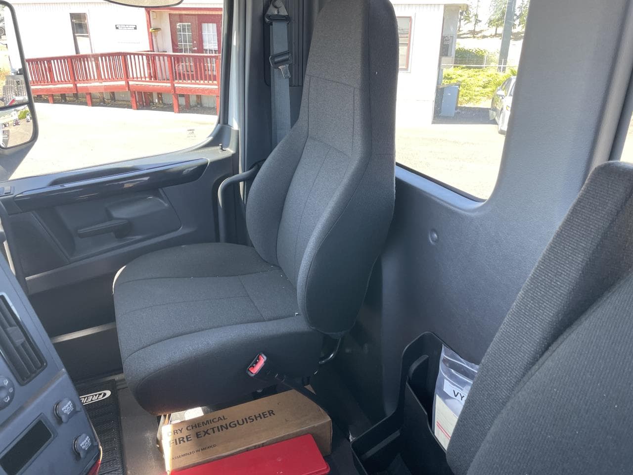 2025 Freightliner Cascadia — photo 4