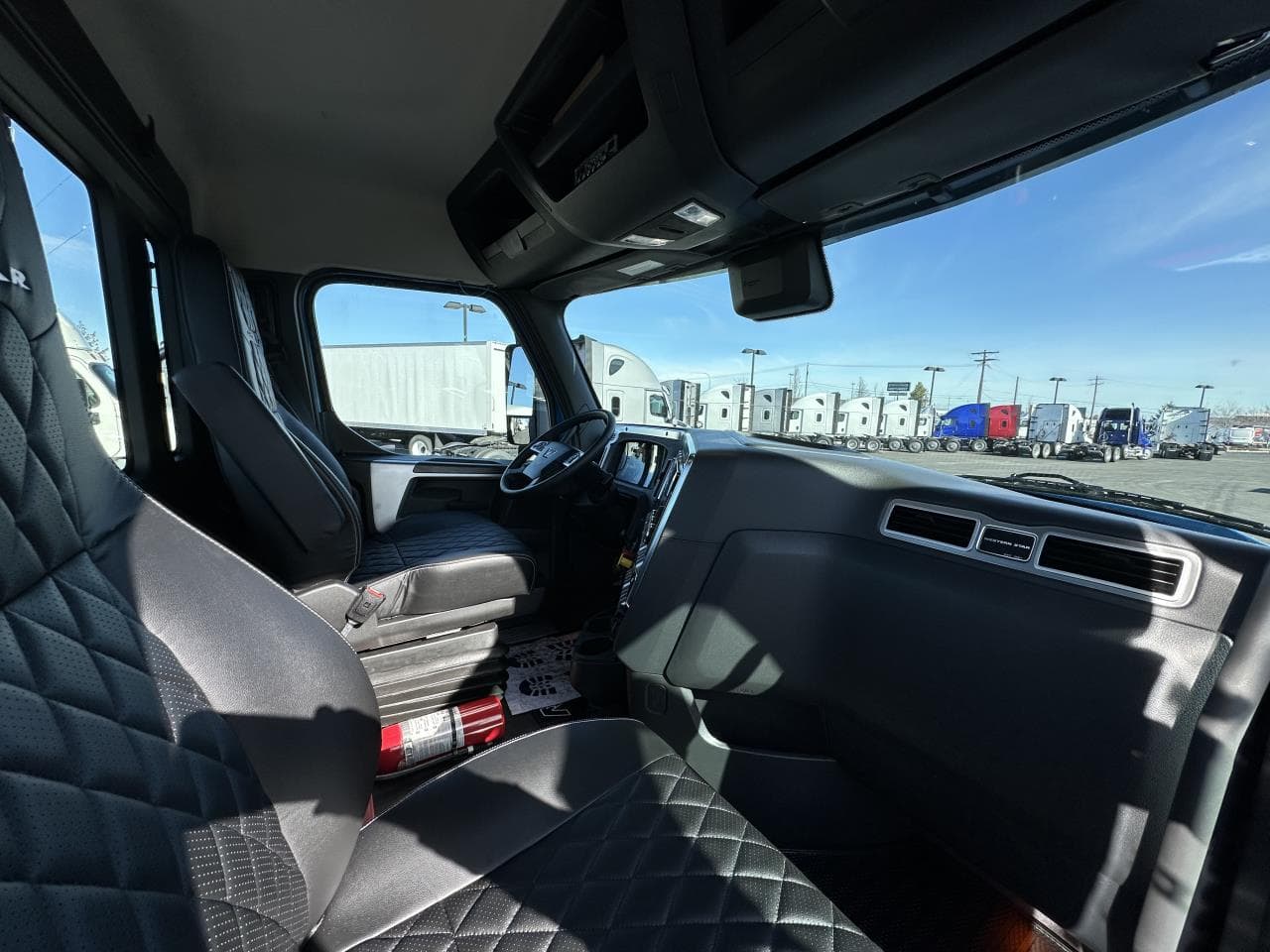 2025 Western Star 49X — photo 10