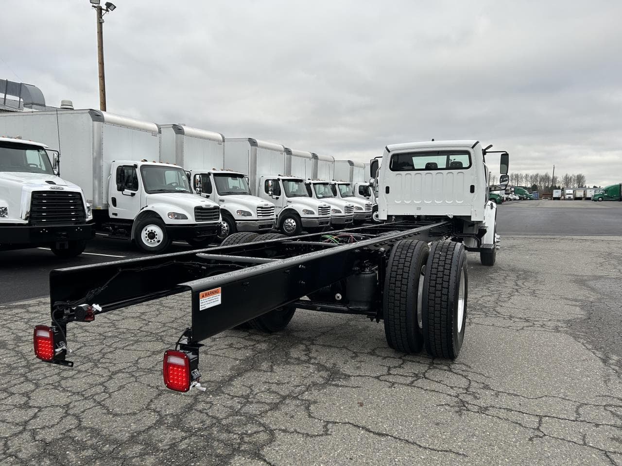 2025 Freightliner M2 106 — photo 3