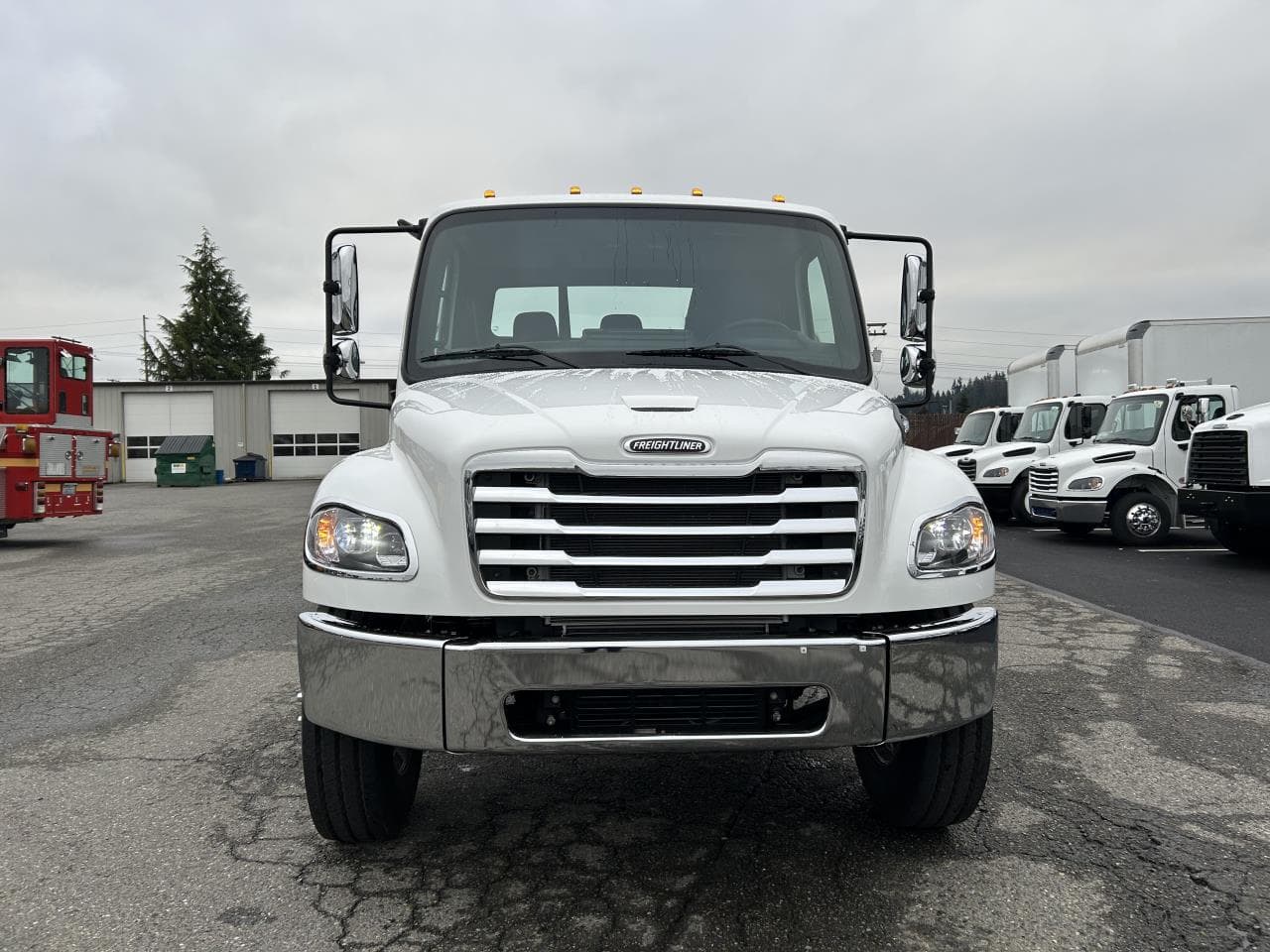 2025 Freightliner M2 106 — photo 5