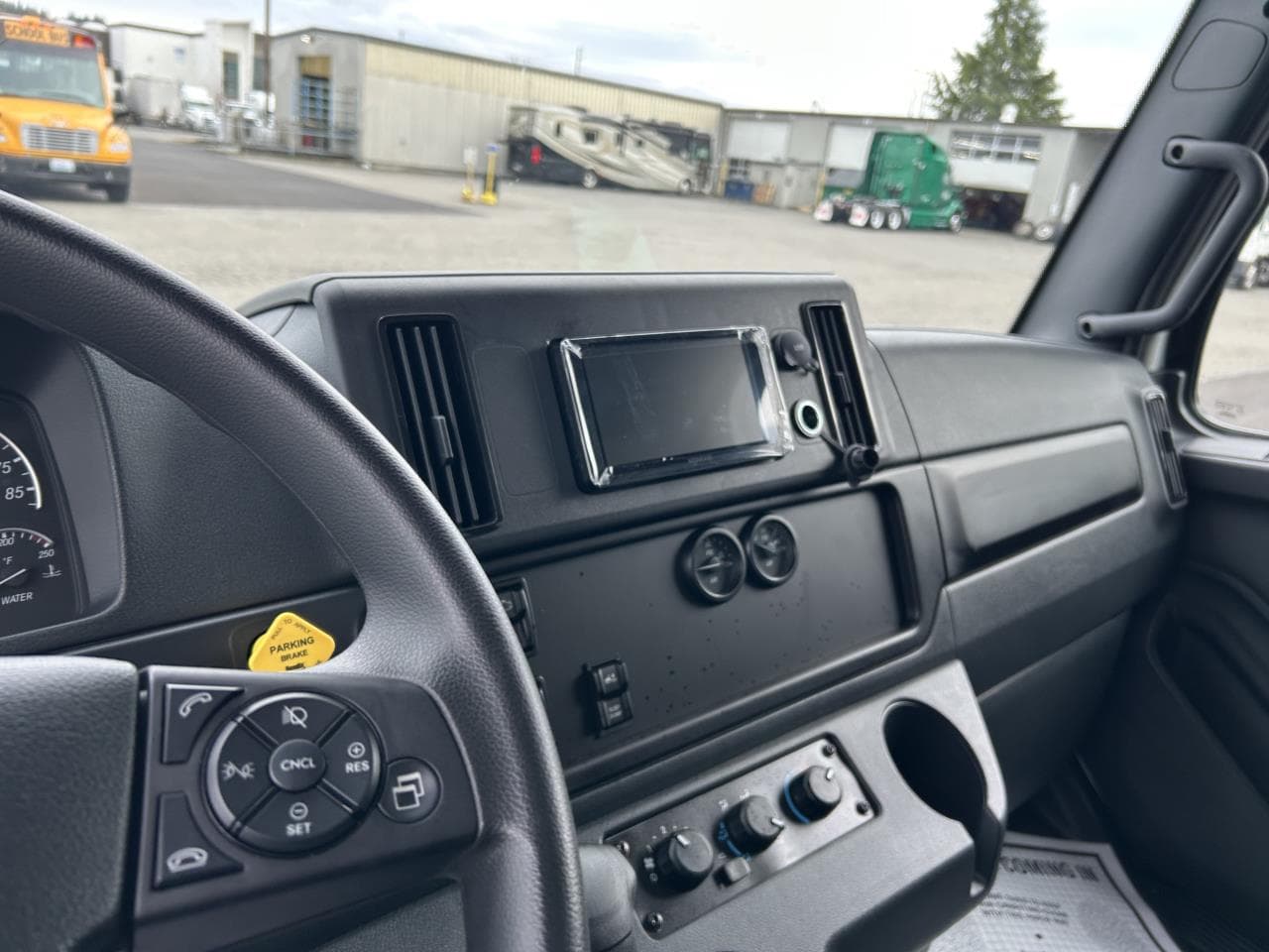 2025 Freightliner M2 106 — photo 11