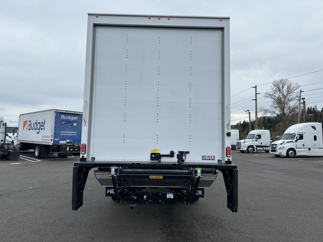 2025 Freightliner M2 106 — photo 3