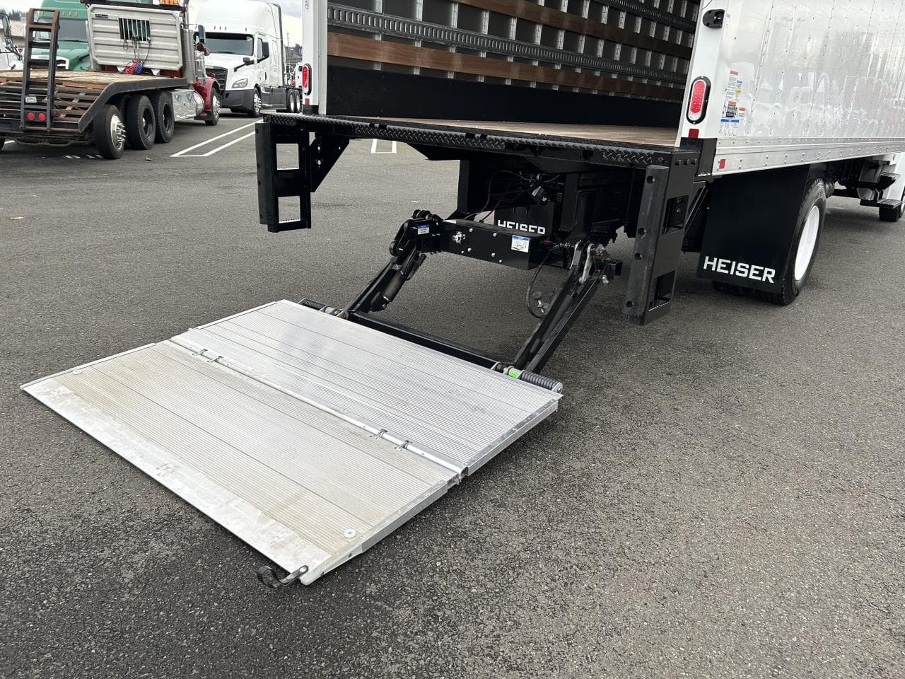 2025 Freightliner M2 106 — photo 8