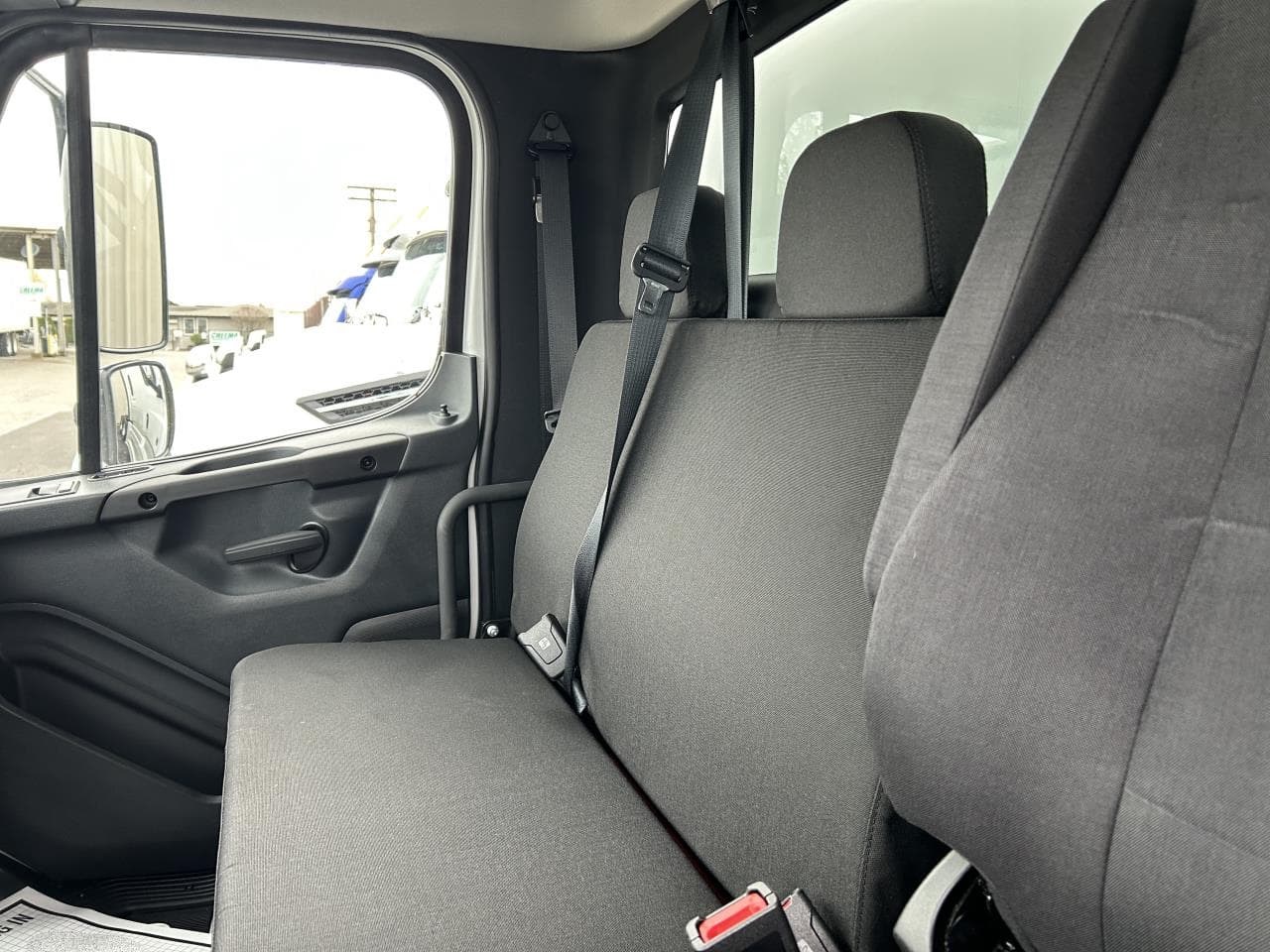 2025 Freightliner M2 106 — photo 10