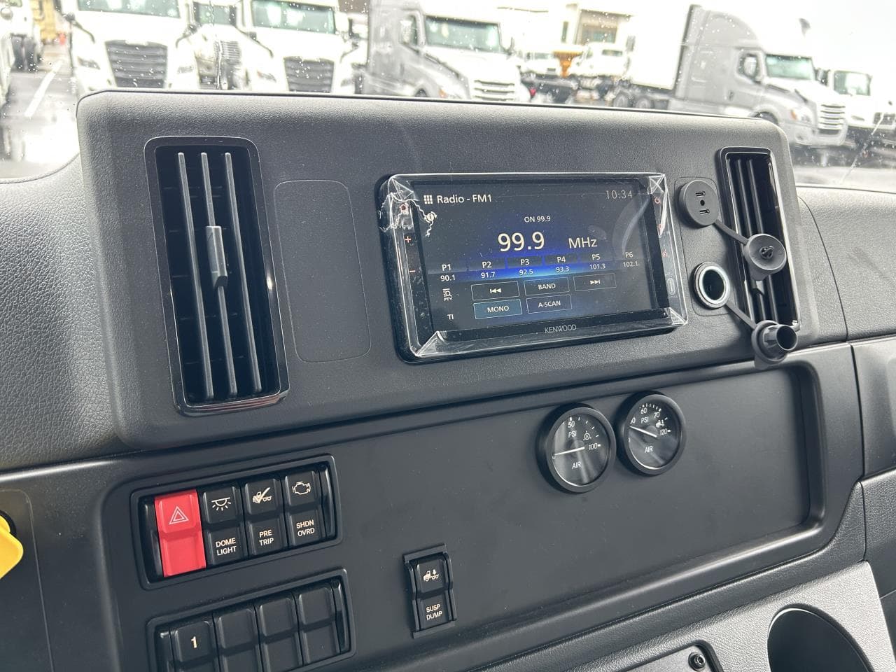 2025 Freightliner M2 106 — photo 8