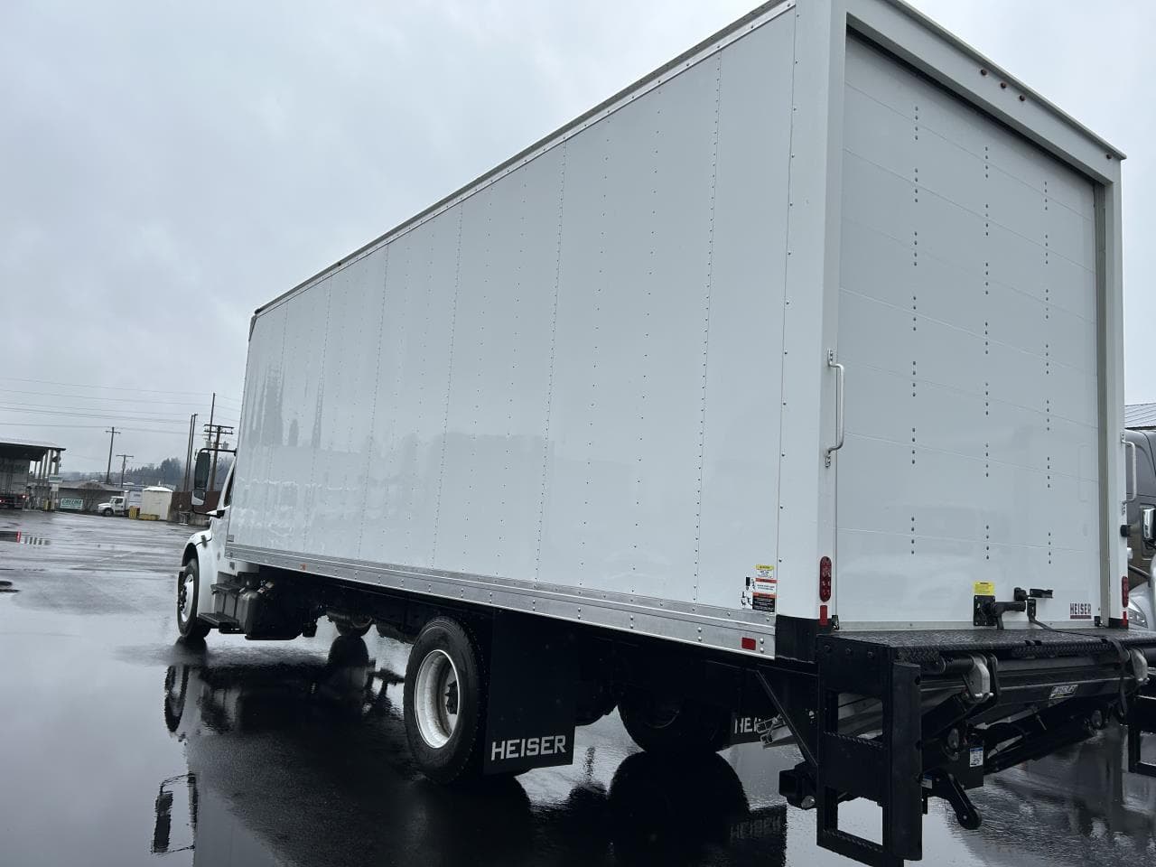 2025 Freightliner M2 106 — photo 2