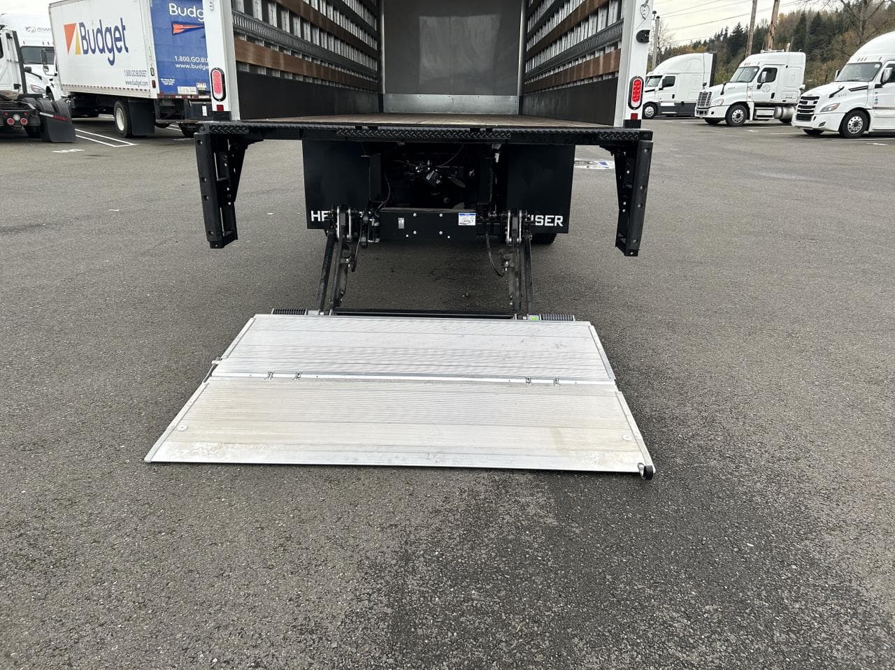 2025 Freightliner M2 106 — photo 9