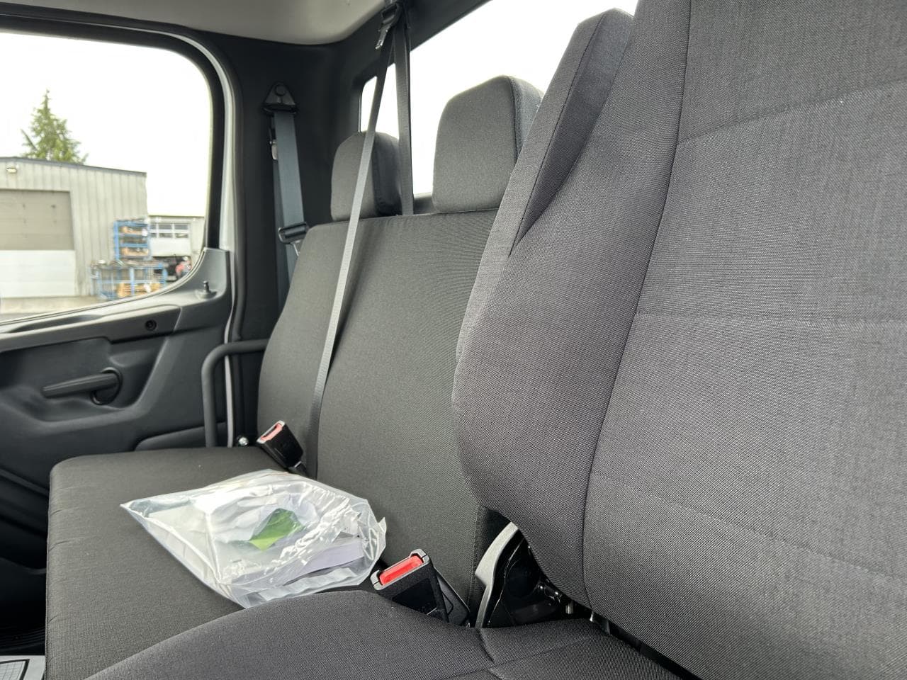 2025 Freightliner M2 106 — photo 5