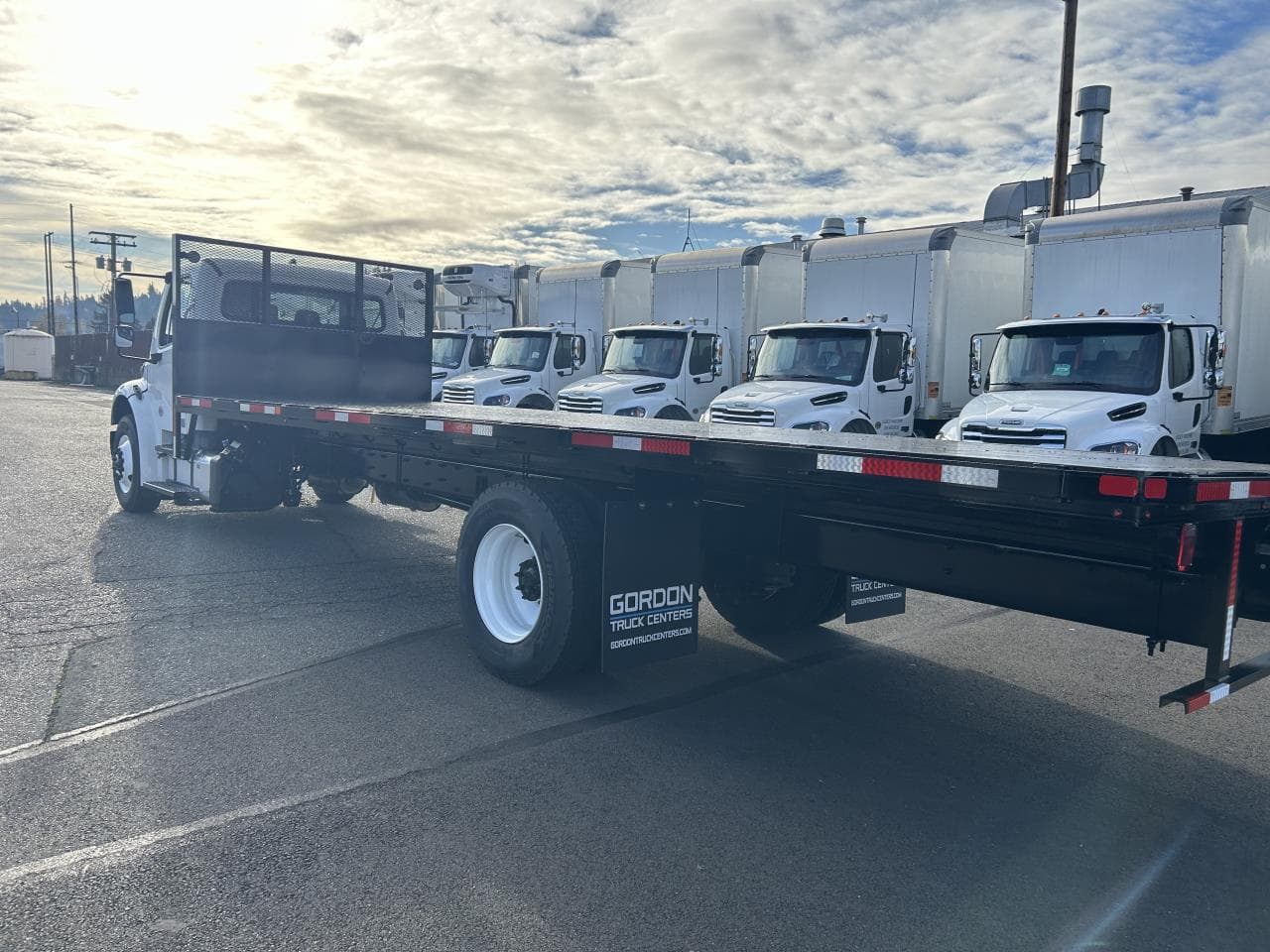 2025 Freightliner M2 106 — photo 2