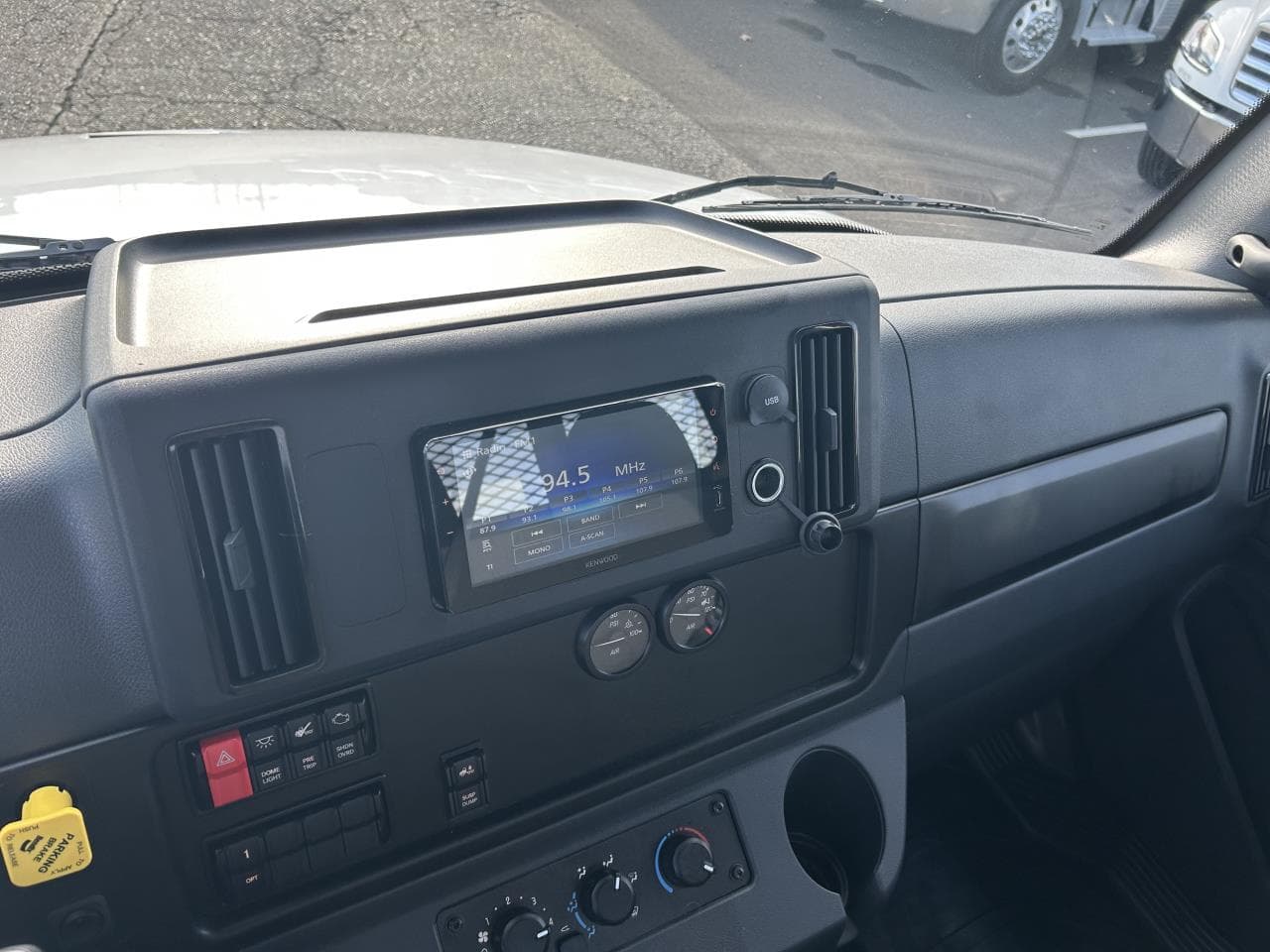 2025 Freightliner M2 106 — photo 8