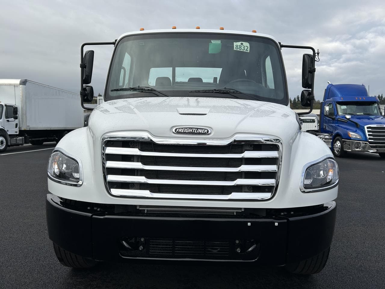 2025 Freightliner M2 106 — photo 5