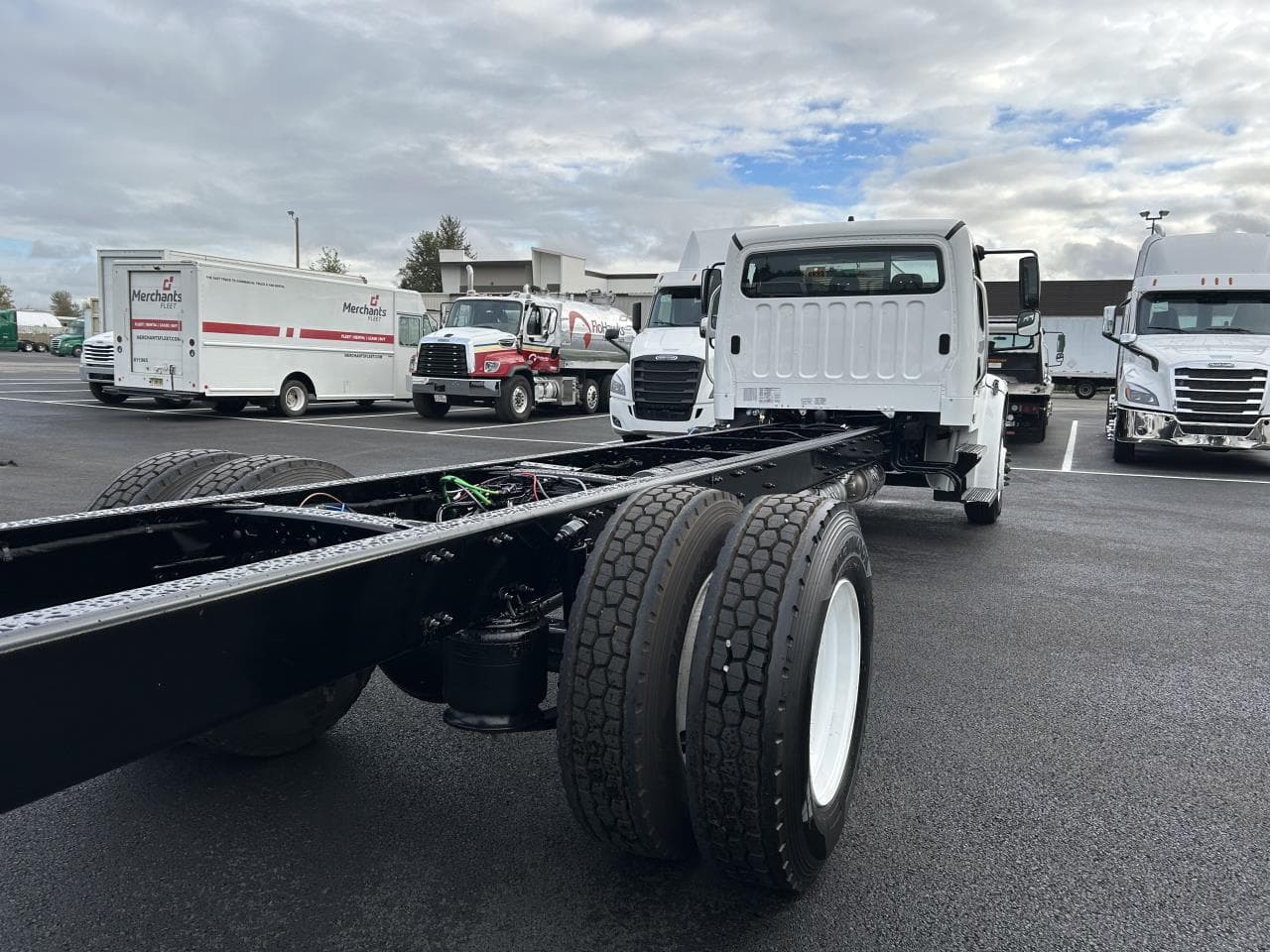 2025 Freightliner M2 106 — photo 3