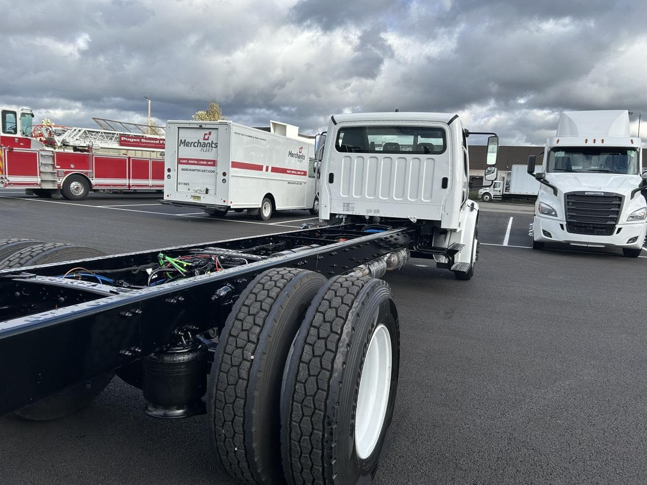 2025 Freightliner M2 106 — photo 3