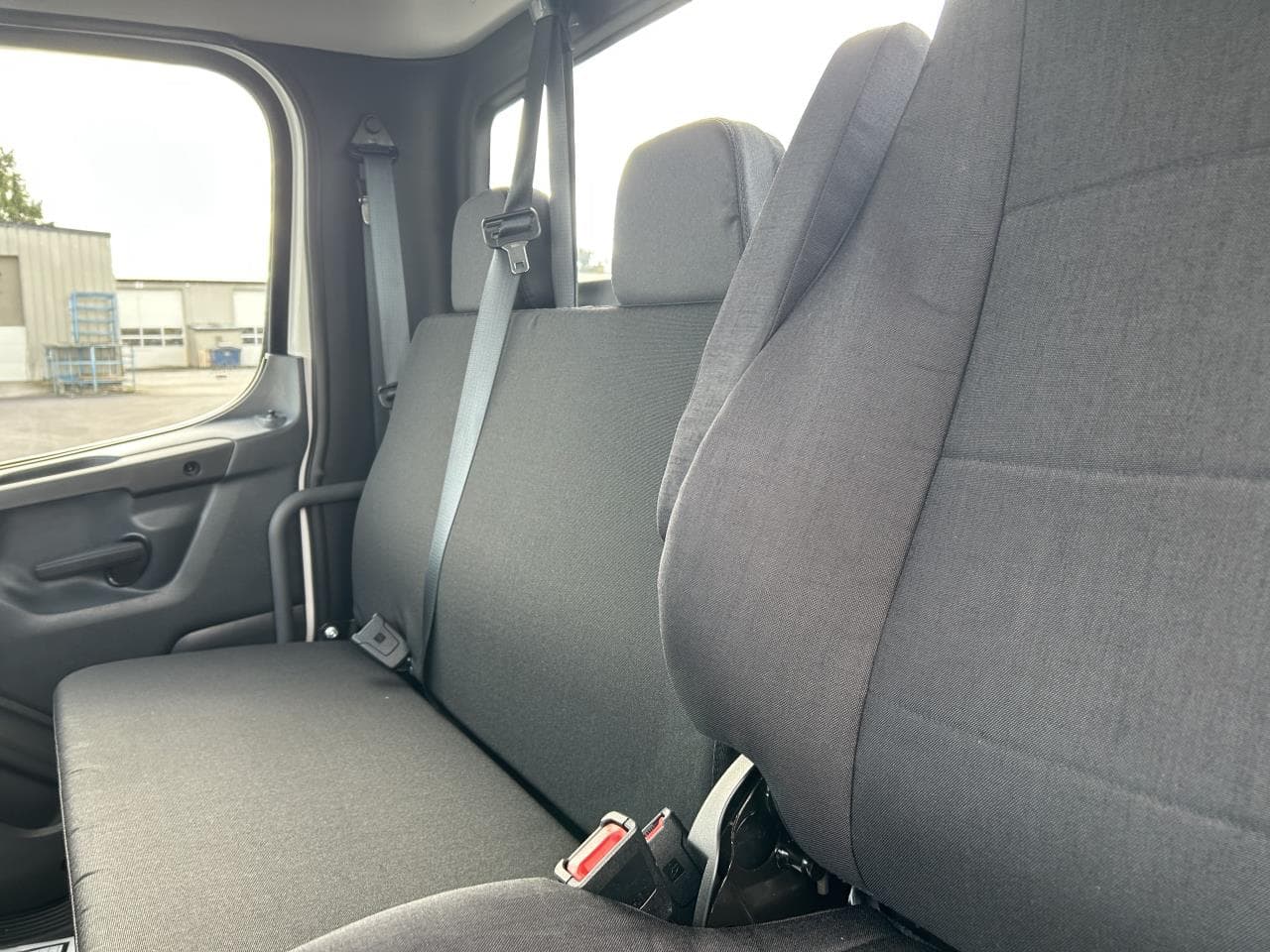 2025 Freightliner M2 106 — photo 5