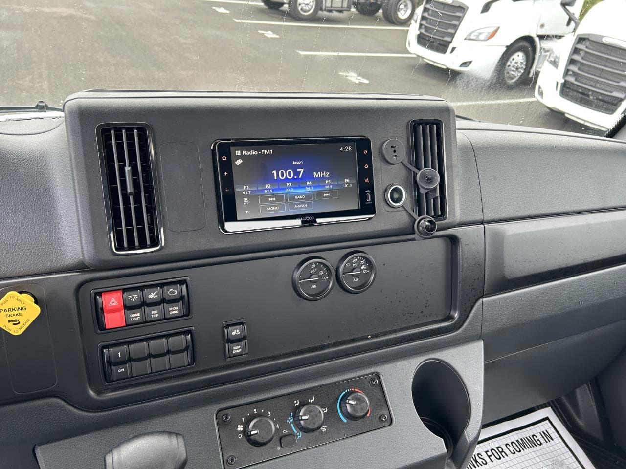 2025 Freightliner M2 106 — photo 7