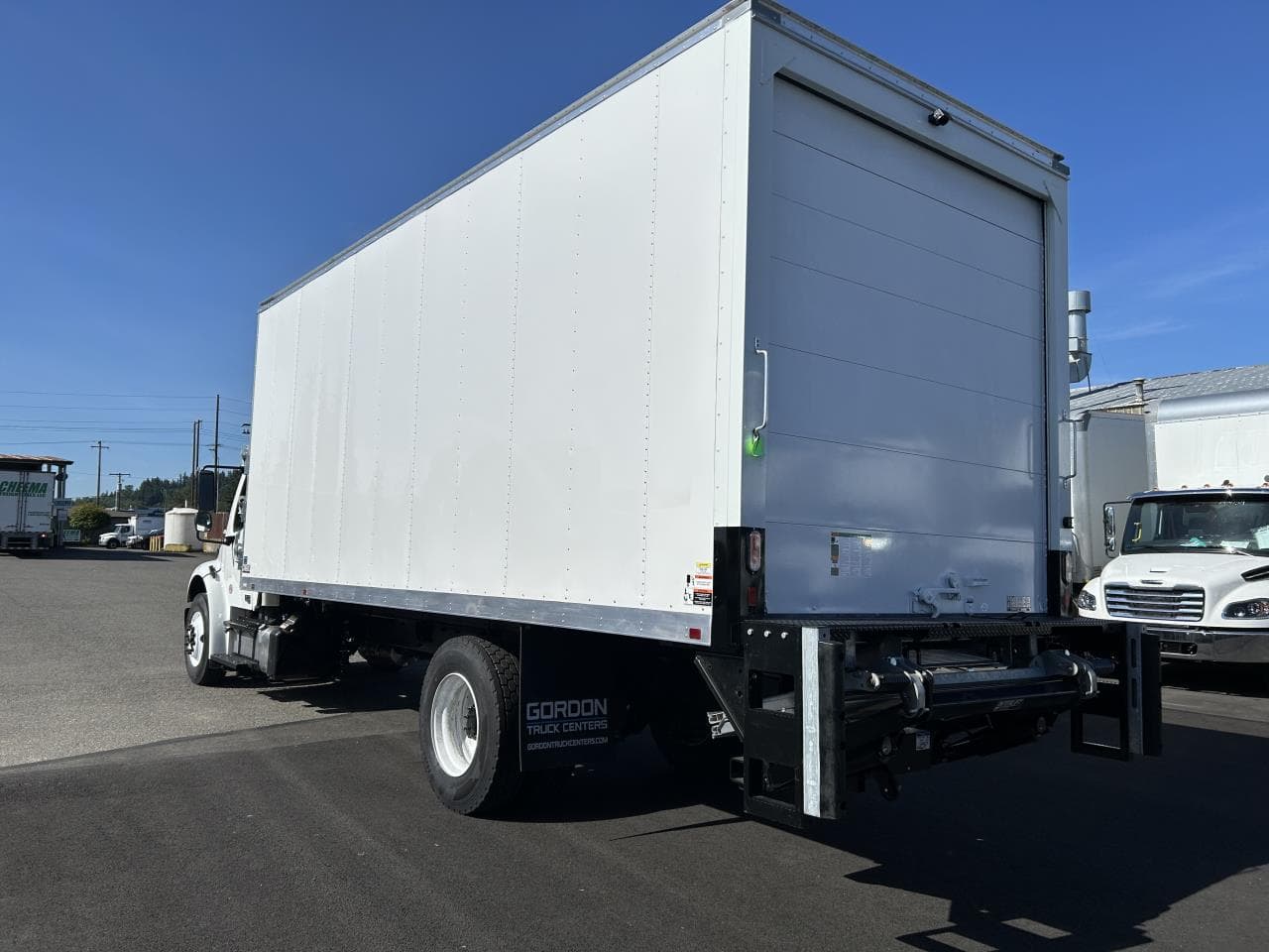 2025 Freightliner M2 106 — photo 2