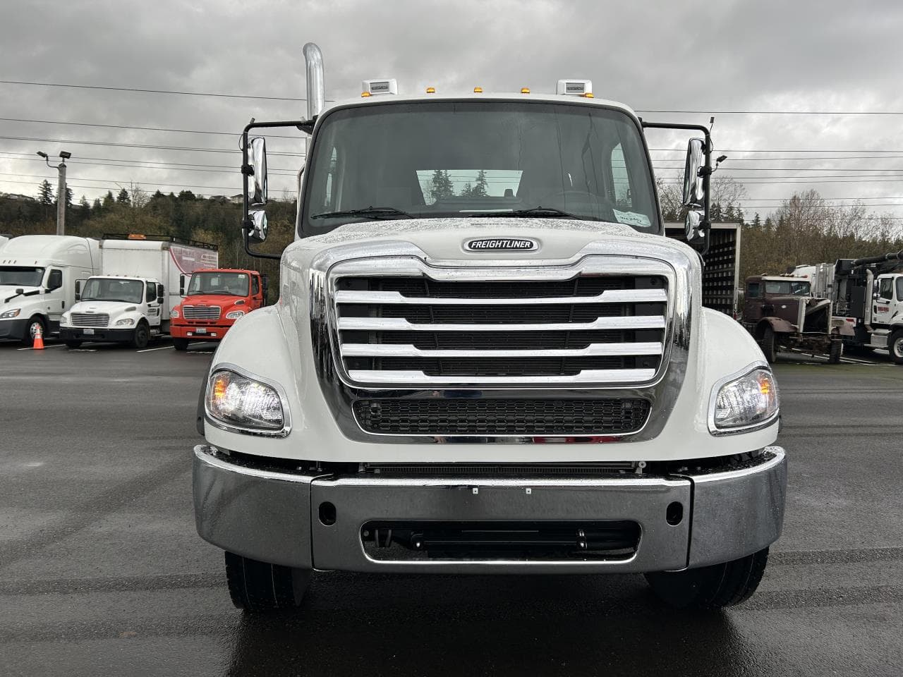 2025 Freightliner M2 112 — photo 2