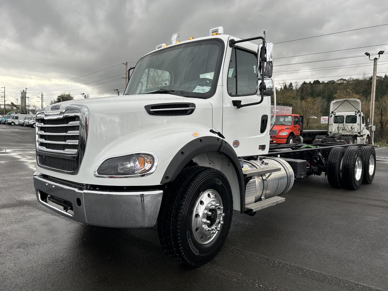 2025 Freightliner M2 112 — photo 3