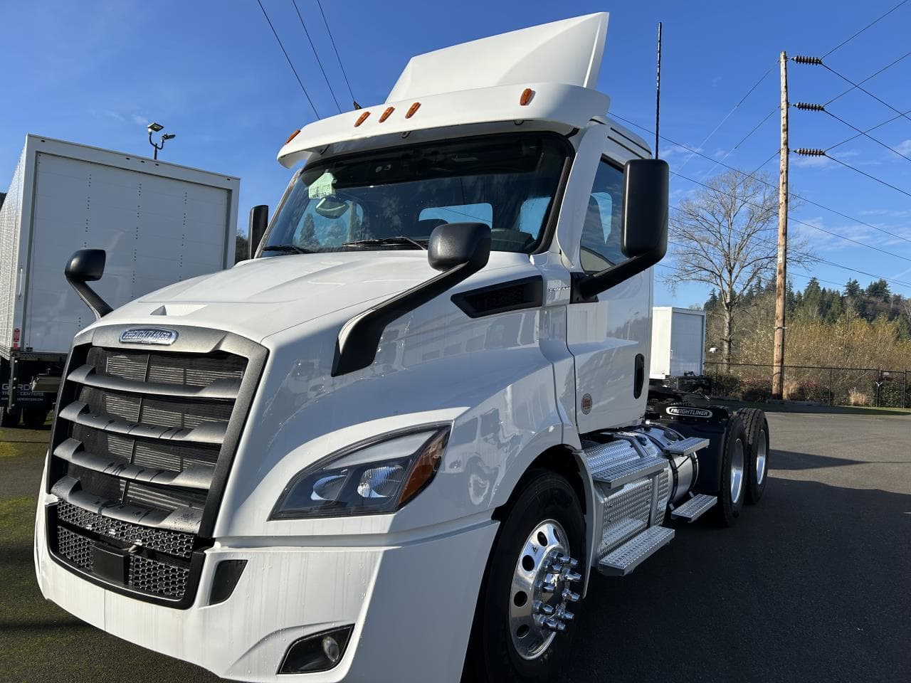 2025 Freightliner Cascadia — photo 3