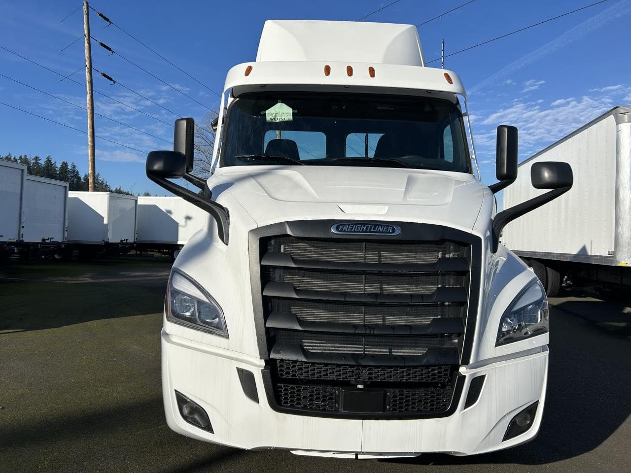 2025 Freightliner Cascadia — photo 2